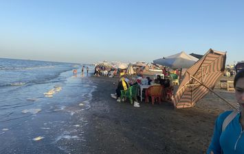 اقبال كبير على شاطىء بورسعيد 