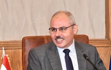 الدكتور ناصر مندور رئيس جامعة قناة السويس 