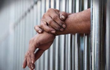حبس عاطلين بتهمة الاتجار في المواد المخدرة 