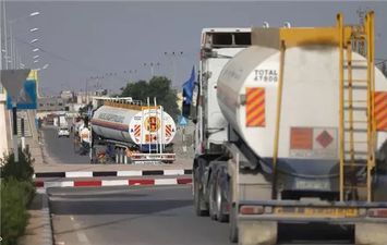 دخول شاحنات الوقود إلى غزة
