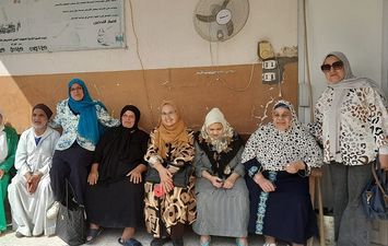 زيارة طلاب جامعة بنى سويف لدار الخير والبركة لضيافة المسنين بشرق النيل 