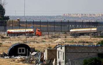 شاحنات وقود في رفح في طريقها إلى غزة