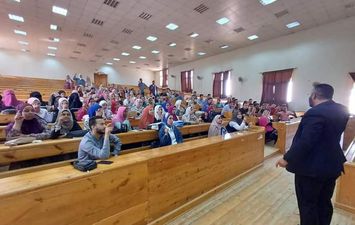 مبادرة تعليم لغة الاشارة بجامعة بنى سويف 