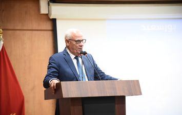 محافظ بورسعيد يستعرض الخطوات التنفيذية لانضمام 7 مستشفيات خاصة لمنظومة التأمين الصحي الشامل بالمحافظة