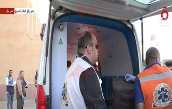 وصول سيارات الاسعاف تحمل مصابين فلسطينيين من غزة