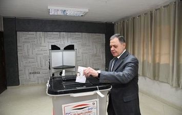 وزير الداخلية يدلى بصوته فى الإنتخابات الرئاسية 
