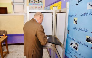 رئيس شركة مياه الشرب بالقليوبية يدلى بصوته فى الانتخابات الرئاسية