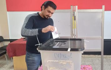 ياسر جلال يدلى بصوته فى الانتخابات الرئاسية 