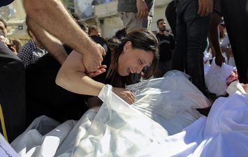 استشهاد أم وابنتها برصاص قناصة الاحتلال