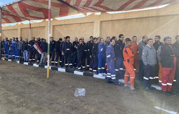 اقبال عمال شركات البترول أمام لجنة شهداء بورسعيد بالمناصرة 