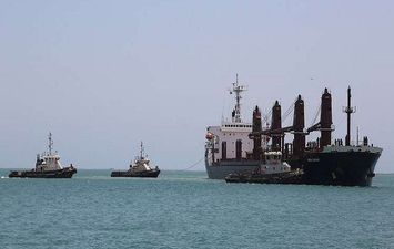 الحوثيون يهاجمون السفن في البحر الاحمر