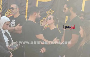 ريهام عبد الغفور في جنازة والدها