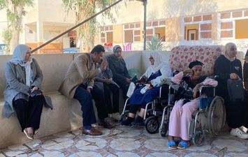 زيارة طلاب علم النفس الإكلينيكي ببنى سويف لدار المسنين بشرق النيل 
