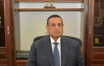 اللواء هشام آمنة وزير التنمية 