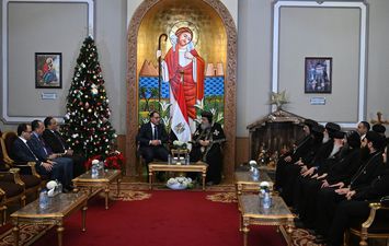 رئيس الوزراء يهنئ البابا تواضروس الثاني بعيد الميلاد المجيد