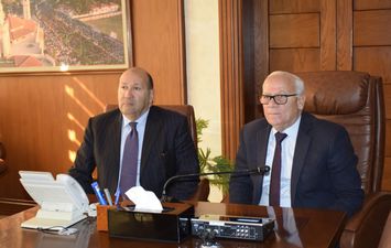 محافظ بورسعيد يستقبل مساعد وزيرة التخطيط للشركات الاستراتيجية والمنسق العام لمبادرة المشروعات الخضراء والذكية. 