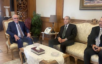 محافظ بورسعيد يستقبل وزير التموين 