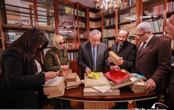 إهداء مكتبة نجيب محفوظ لمكتبة الإسكندرية