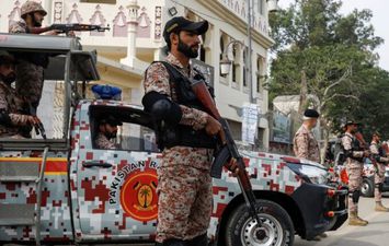 مقتل 22 جراء انفجارين قرب مكتبي مرشحين عشية الانتخابات الباكستانية