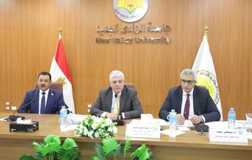 وزير التعليم العالي يرأس اجتماع المجلس الأعلى للجامعات بجامعة الوادي الجديد
