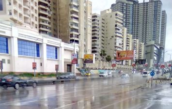 امطار غزيرة تضرب محافظة الإسكندرية 