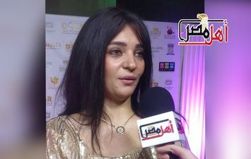 الفنانة هبة خيال خلال مشاركتها في المهرجان