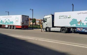 شاحنات مساعدات لأهالي غزة