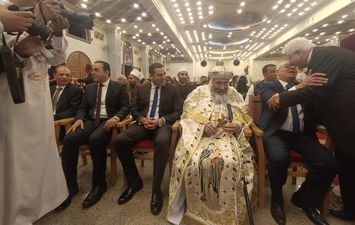 مطران بورسعيد يترأس قداس عيد القيامة المجيد بكنيسة الحي الاماراتي الجديدة منذ تدشينها 