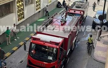 سيارات الإطفاء إلى مكان الحريق