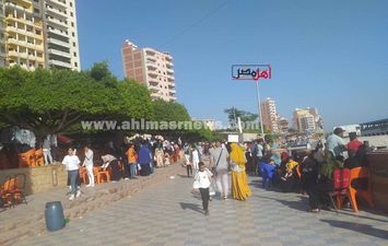 استمرار توافد المواطنين على حدائق كفر الشيخ 