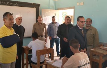 محافظ شمال سيناء يتفقد سير امتحانات الثانويه الازهرية 