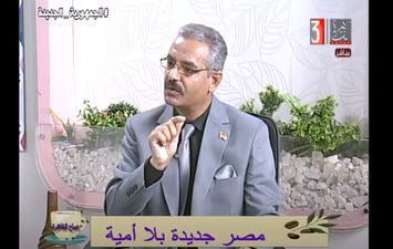 الدكتور أحمد عبد الرشيد المشرف العام على المشروع القومي لمحو الأمية