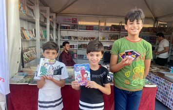 ثلاثة أشقاء ياسين و أدهم و محمد  يعشقون القراءة 