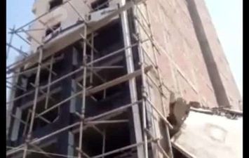 سقوط سقالة برج تحت الإنشاء بطريق الفيوم القاهرة 