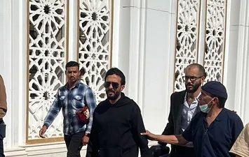 الفنان أحمد عصام من جنازة والدته