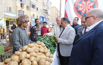 محافظ الشرقية يفتتح معرض أهلا رمضان بصان الحجر