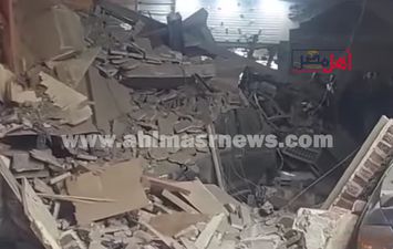 جانب من انهيار عقار الزقازيق 
