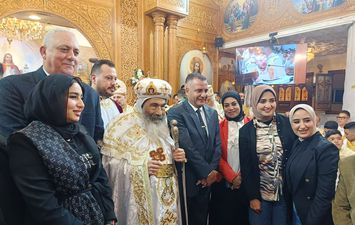 مطران بورسعيد يترأس قداس عيد القيامة المجيد بكنيسة العذراء مريم 