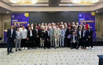عقد المؤتمر 