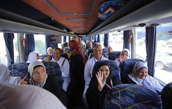 توديع الفوج الأول من حجاج الجمعيات بقنا 