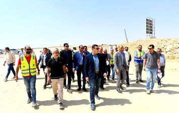 وزير الإسكان 