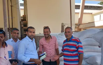 جانب من متابعة توريد القمح في قنا 