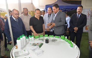 الافتتاح