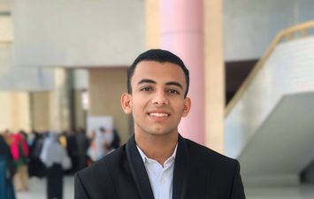 الطالب الفائز