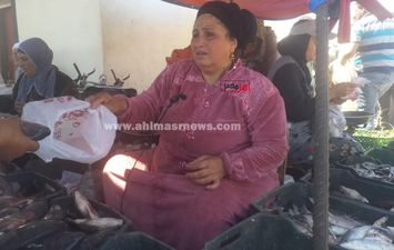 المعلمة دعاء، أشهر بائعة أسماك بكفر الشيخ 