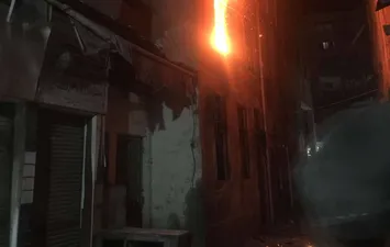 بسبب عقب سيجارة حشيش .. حريق يلتهم منزل قديم بحى العرب ببورسعيد 