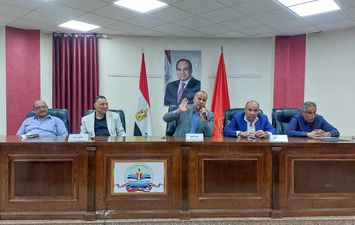 تعليم بورسعيد : عدم السماح  لطلاب الاعدادية  أو الملاحظ باصطحاب الهاتف المحمول وملحقاته داخل اللجنة