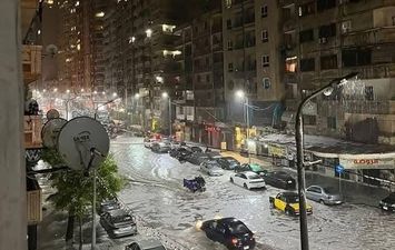 غرق شوارع الإسكندرية بمياه الأمطار 