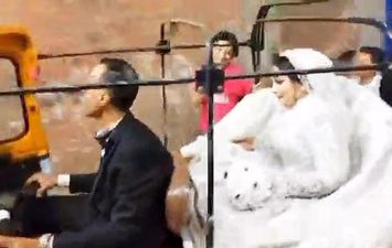زف عروسين داخل توكتوك بالمنوفية 
