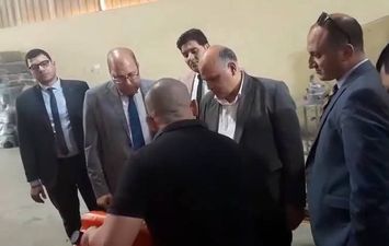 ضبط مصنع لانتاج زيوت السيارات بعلامات تجارية وهمية 